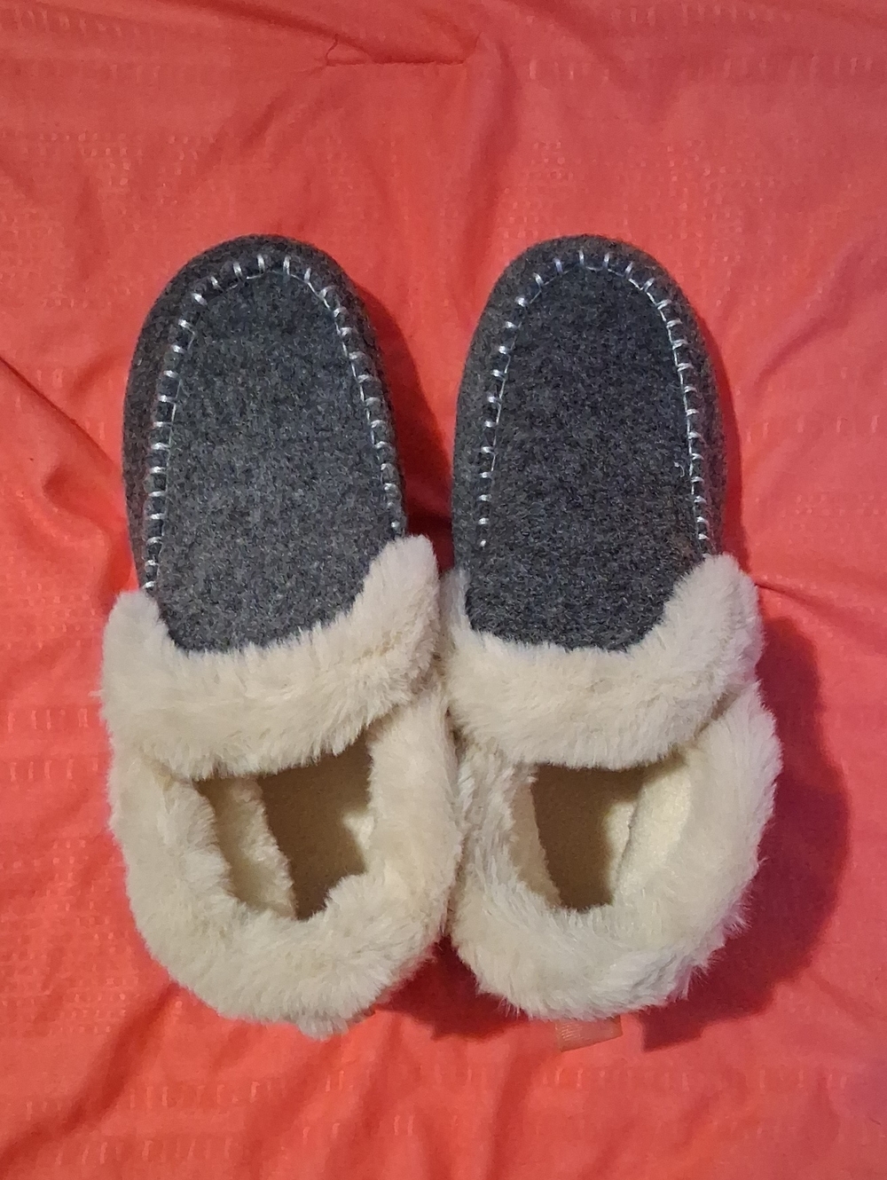 Women's Cozy Gray Faux-Fur Lined Moccasins